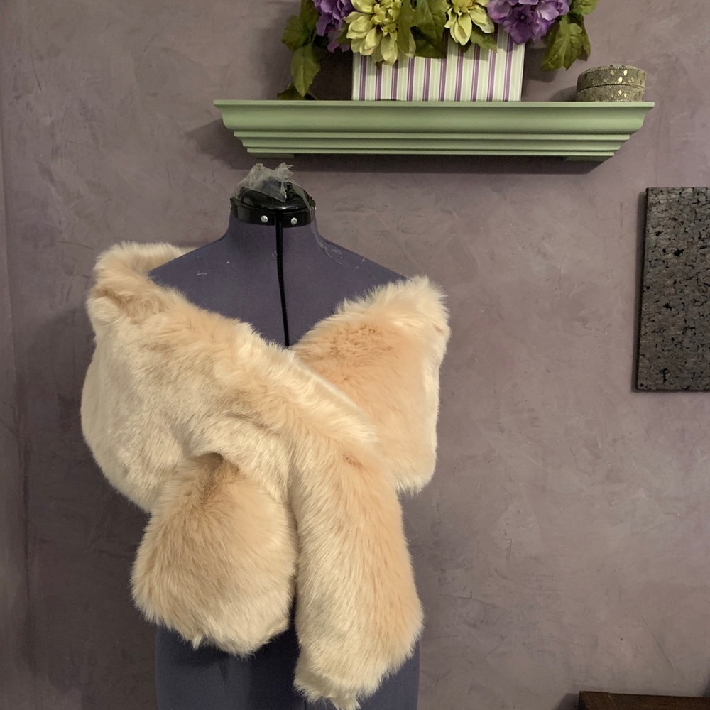 Faux fur blonde stole